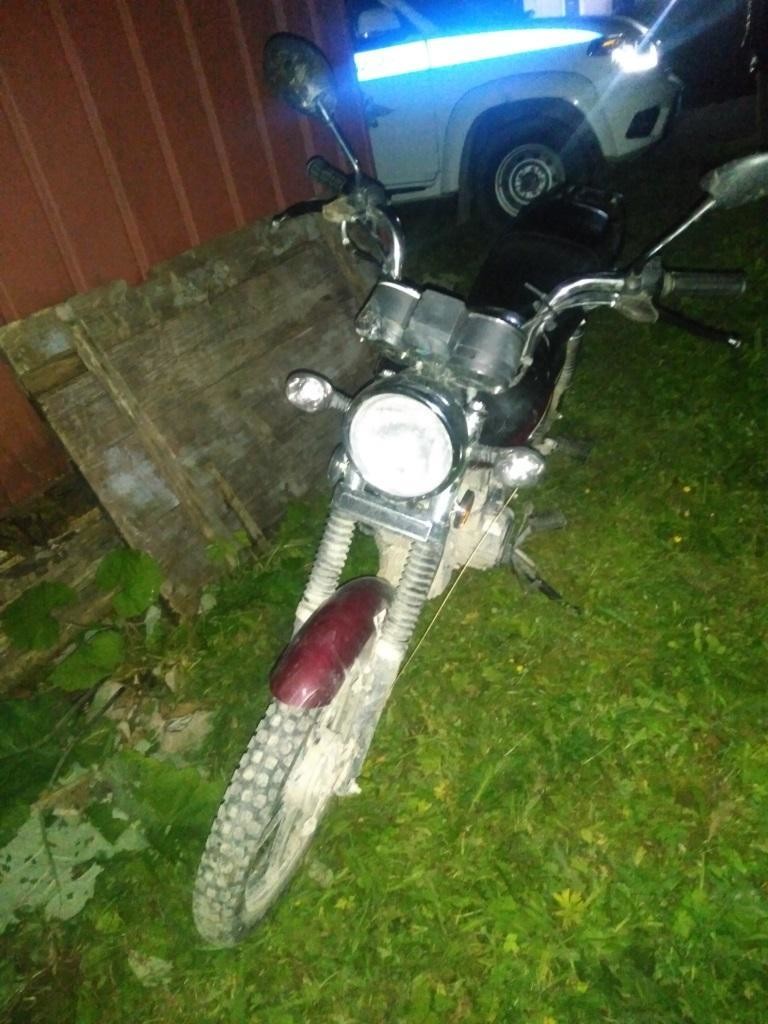 Под Плесецком пьяный мотоциклист без прав не вписался в поворот и сбил ребёнка